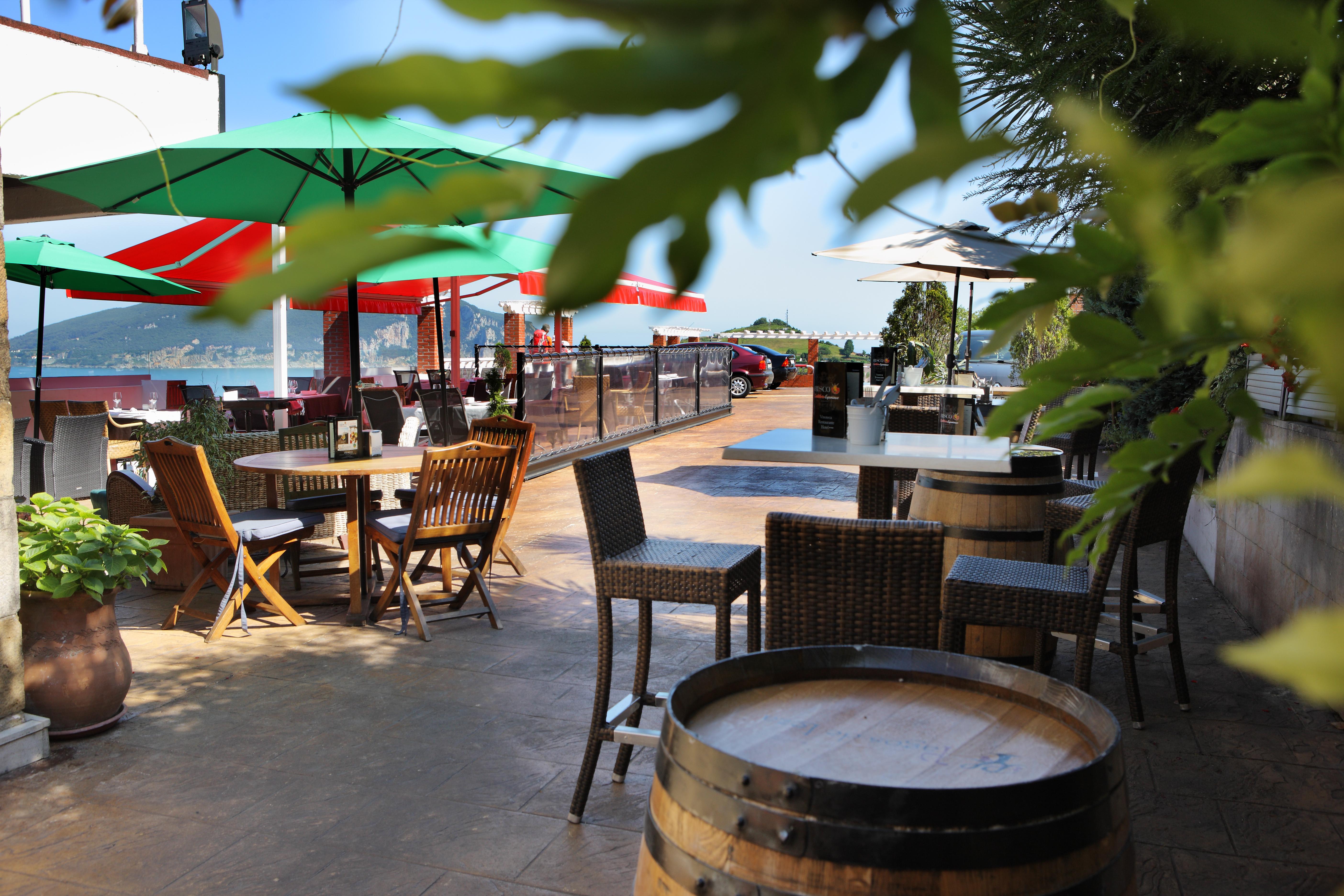 Hotel Restaurante Risco Ларедо Екстериор снимка