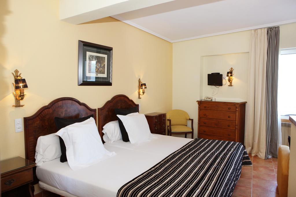Hotel Restaurante Risco Ларедо Екстериор снимка