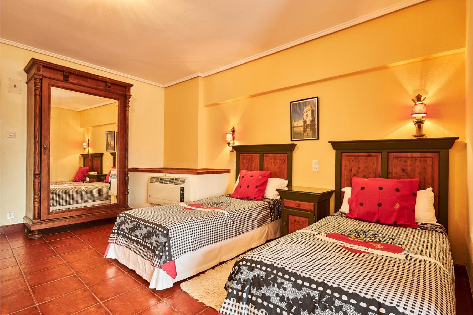 Hotel Restaurante Risco Ларедо Екстериор снимка