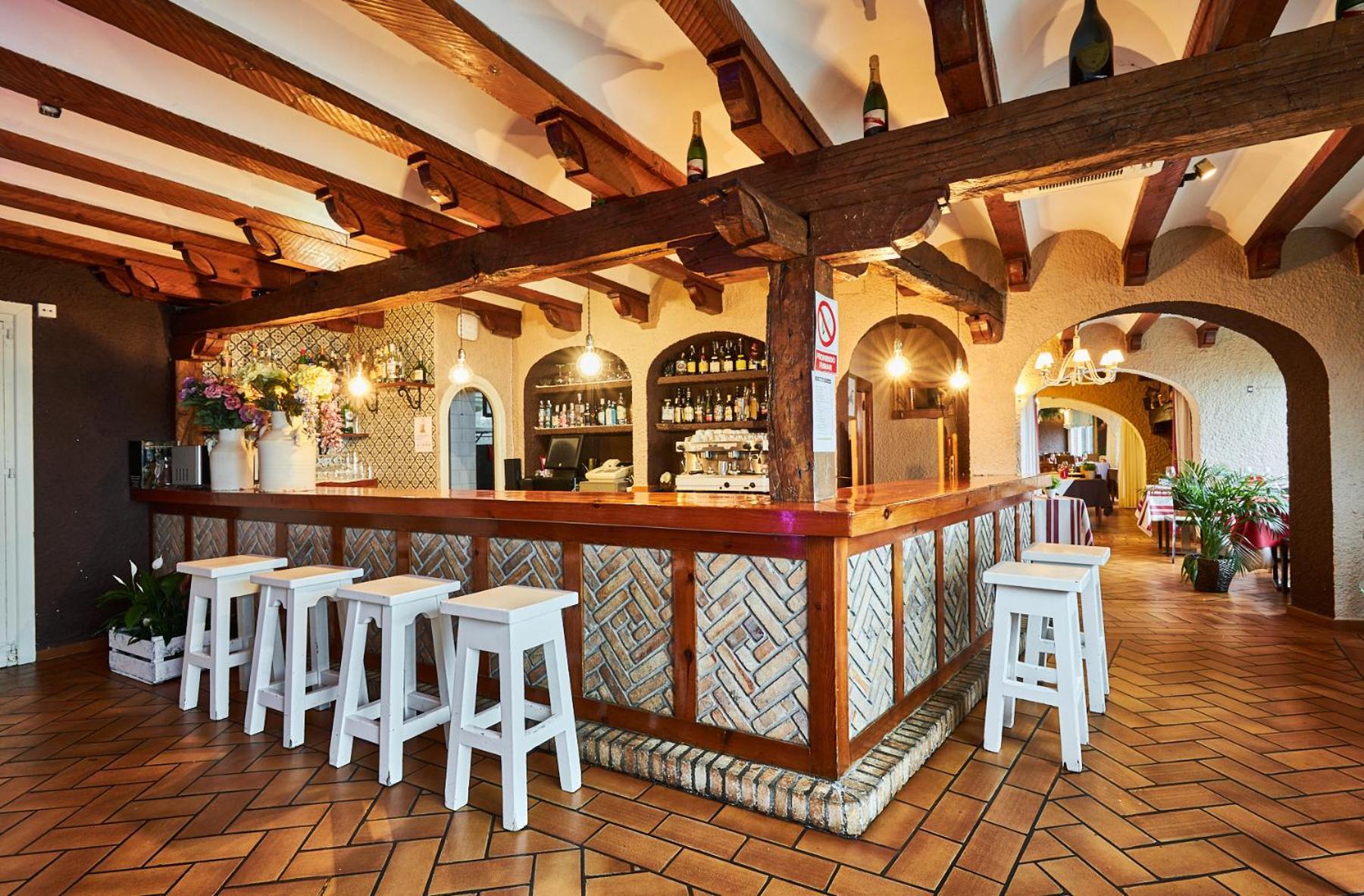 Hotel Restaurante Risco Ларедо Екстериор снимка