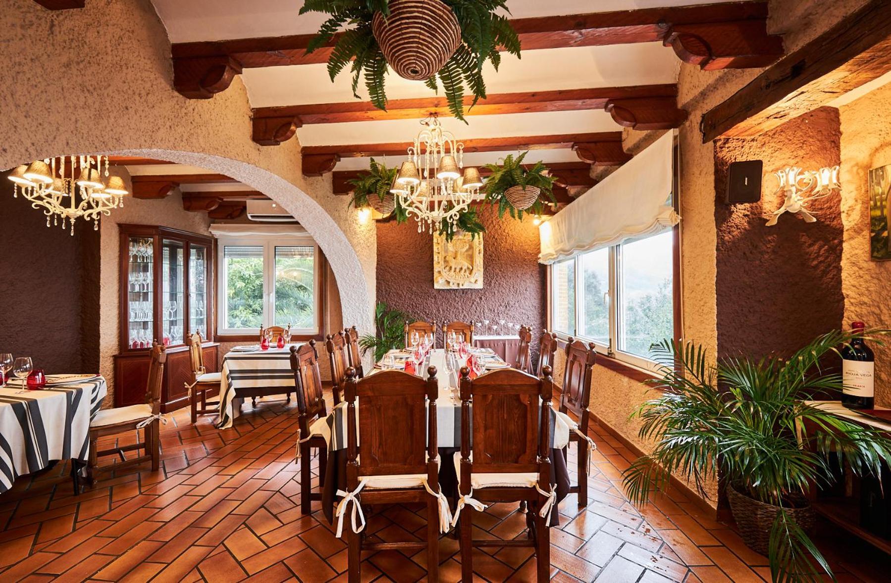 Hotel Restaurante Risco Ларедо Екстериор снимка