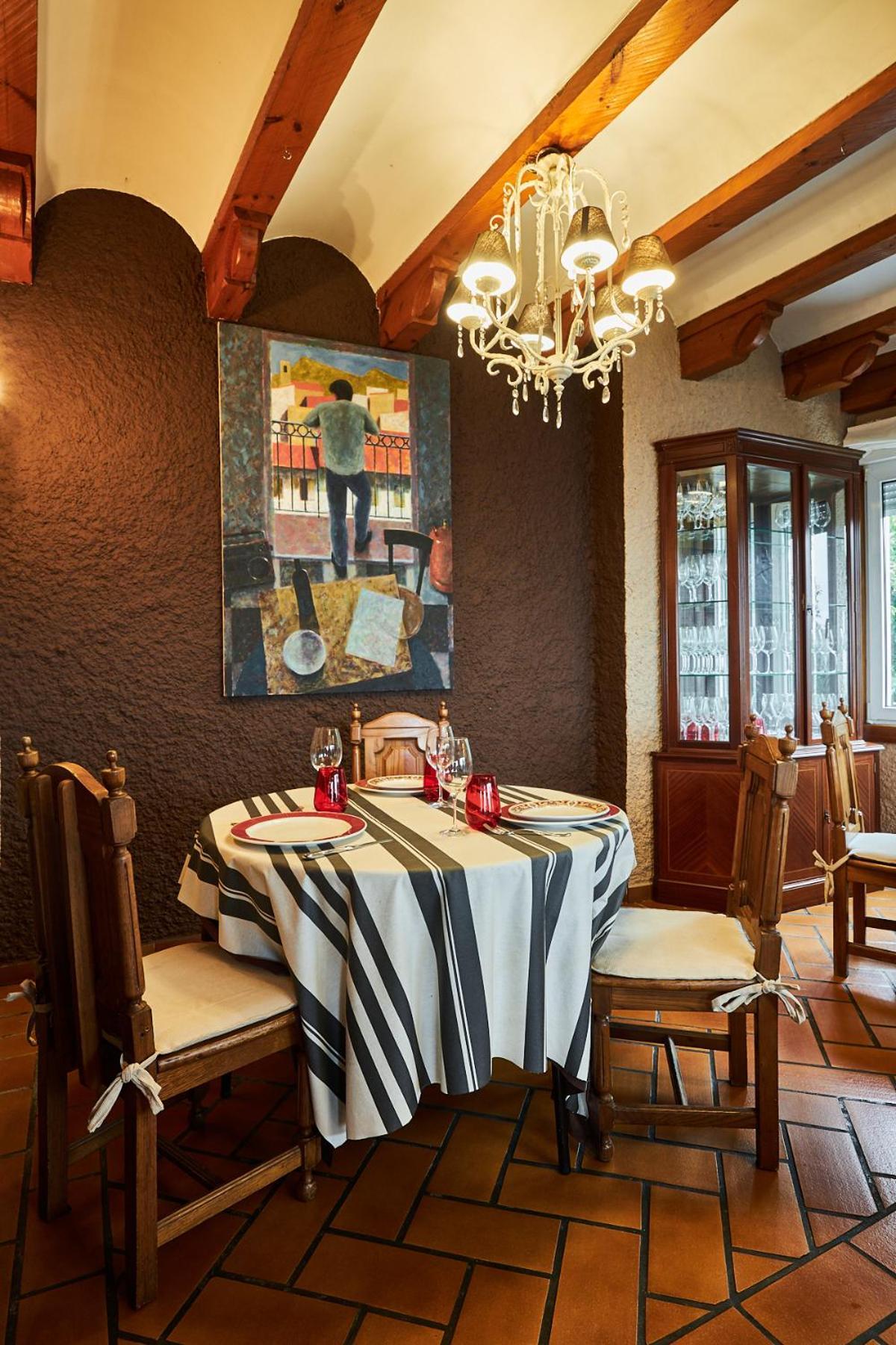 Hotel Restaurante Risco Ларедо Екстериор снимка