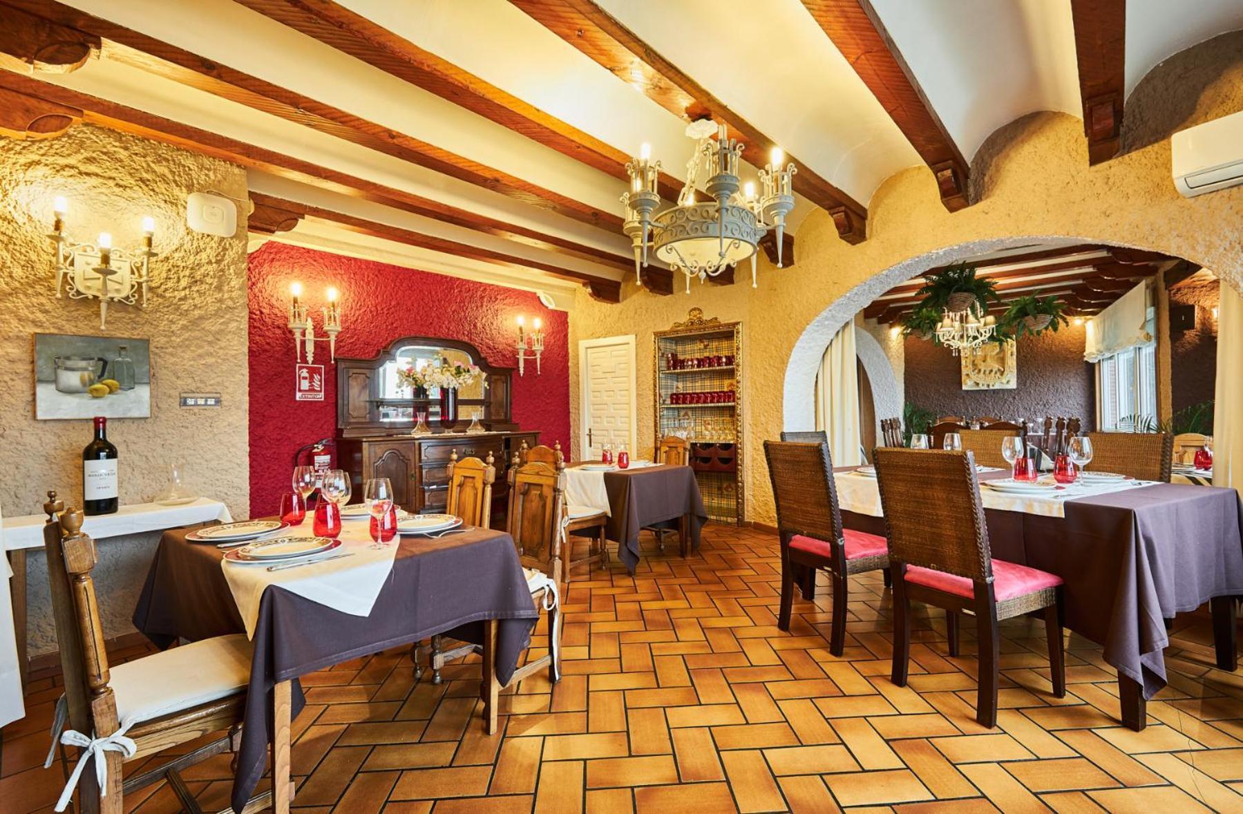 Hotel Restaurante Risco Ларедо Екстериор снимка