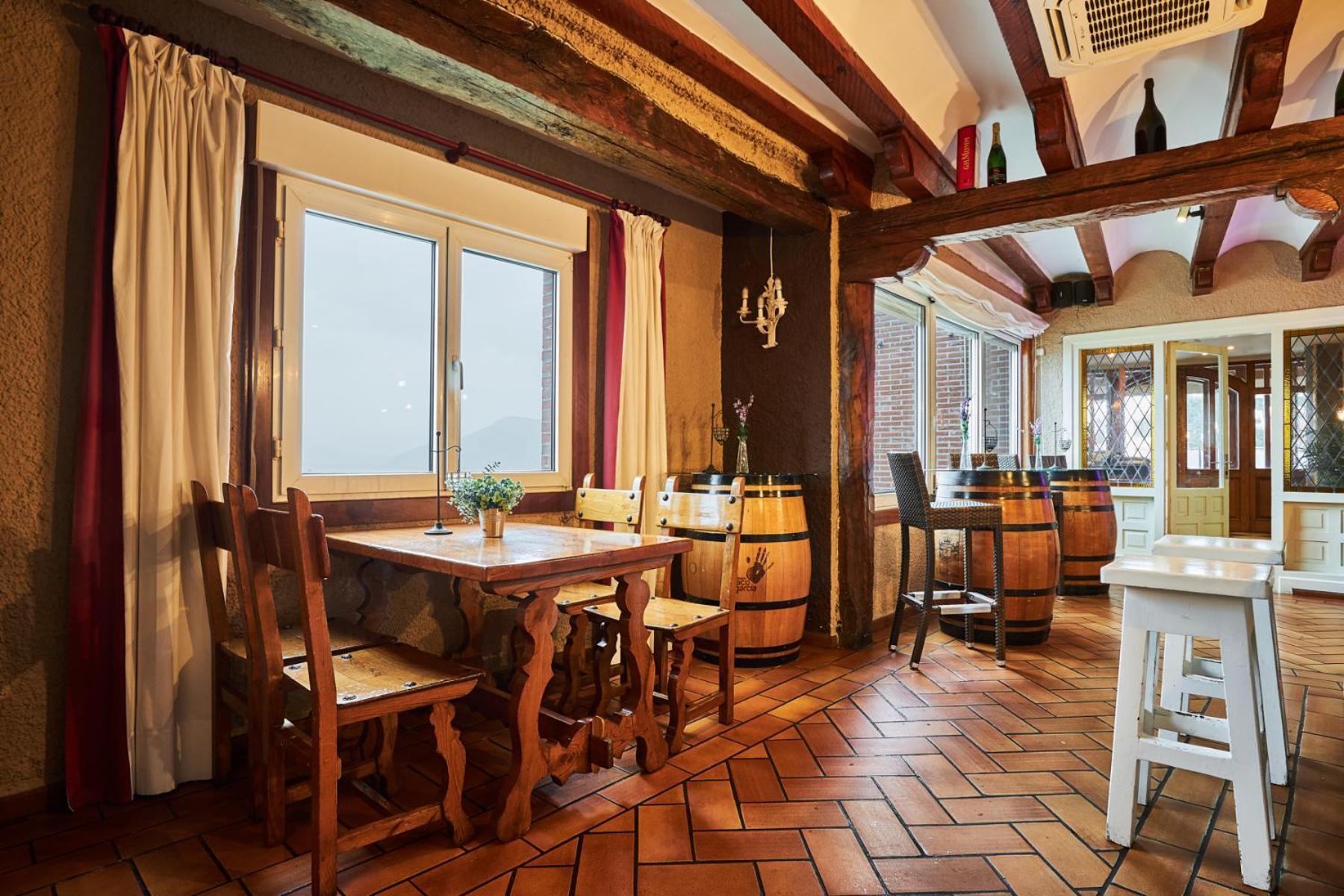 Hotel Restaurante Risco Ларедо Екстериор снимка