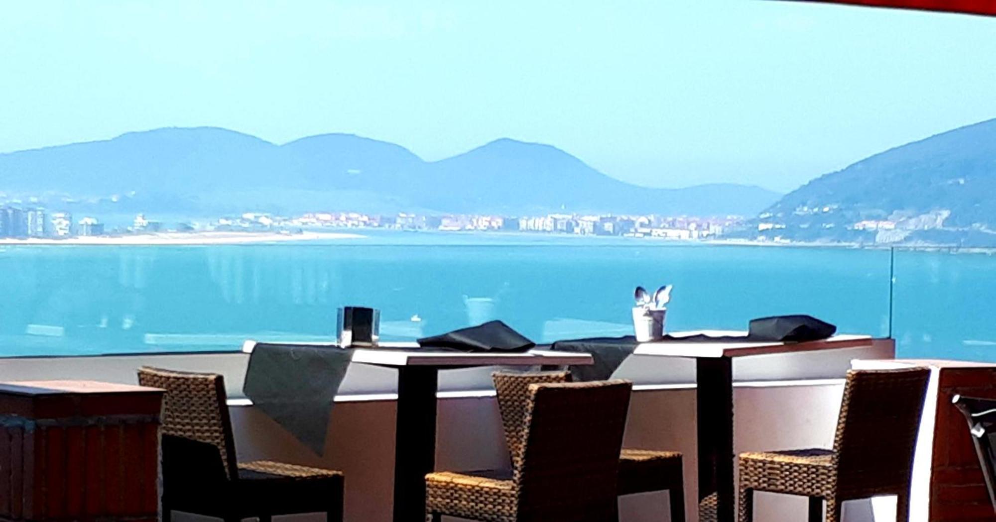 Hotel Restaurante Risco Ларедо Екстериор снимка