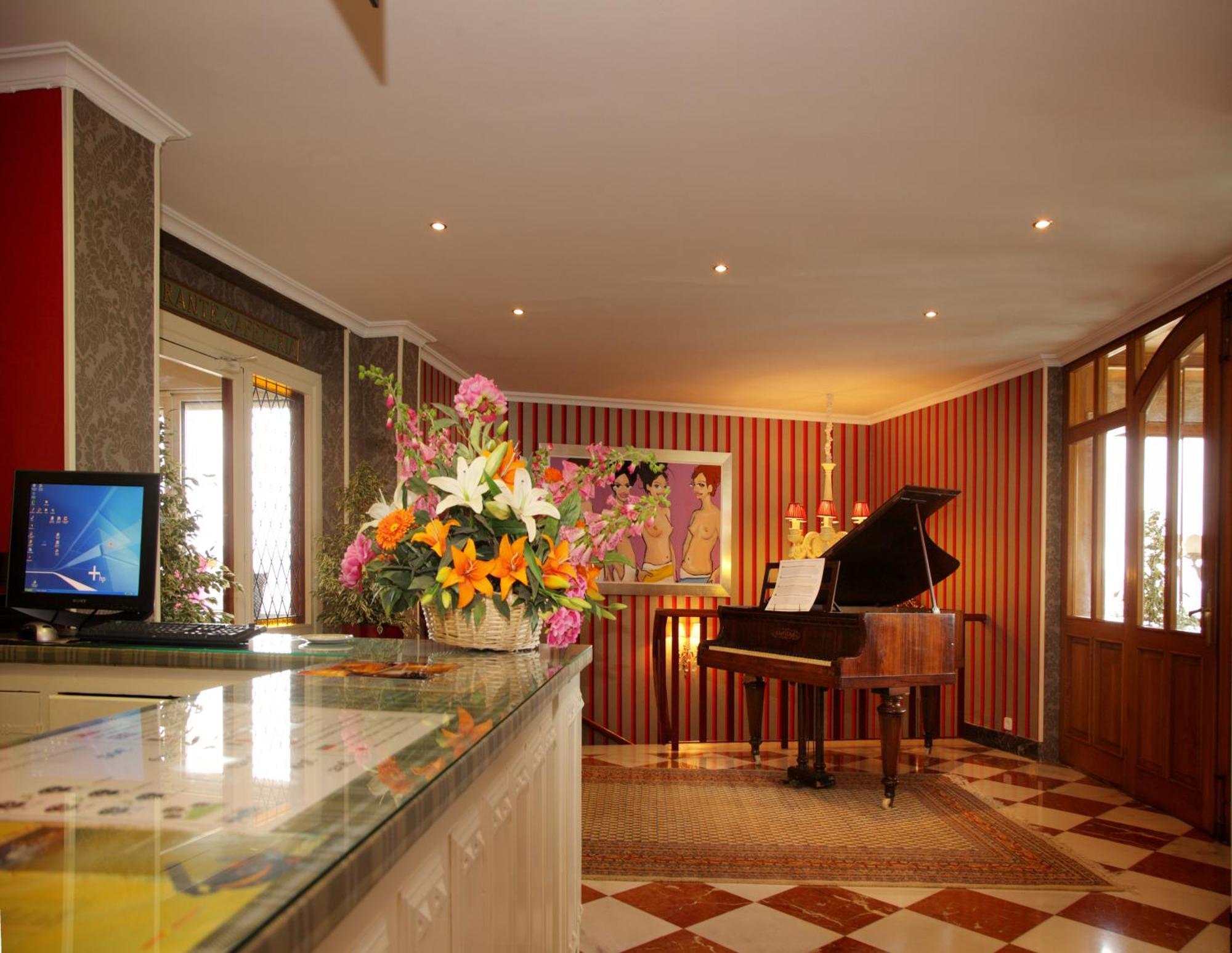 Hotel Restaurante Risco Ларедо Екстериор снимка